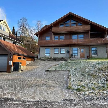 Leilighet I Rolig Gate Med Utsikt Og Gratis Parkering Tromsø Exteriör bild