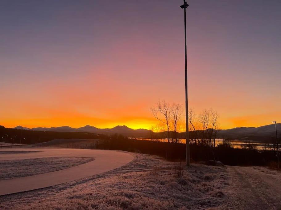 Leilighet I Rolig Gate Med Utsikt Og Gratis Parkering Tromsø Exteriör bild