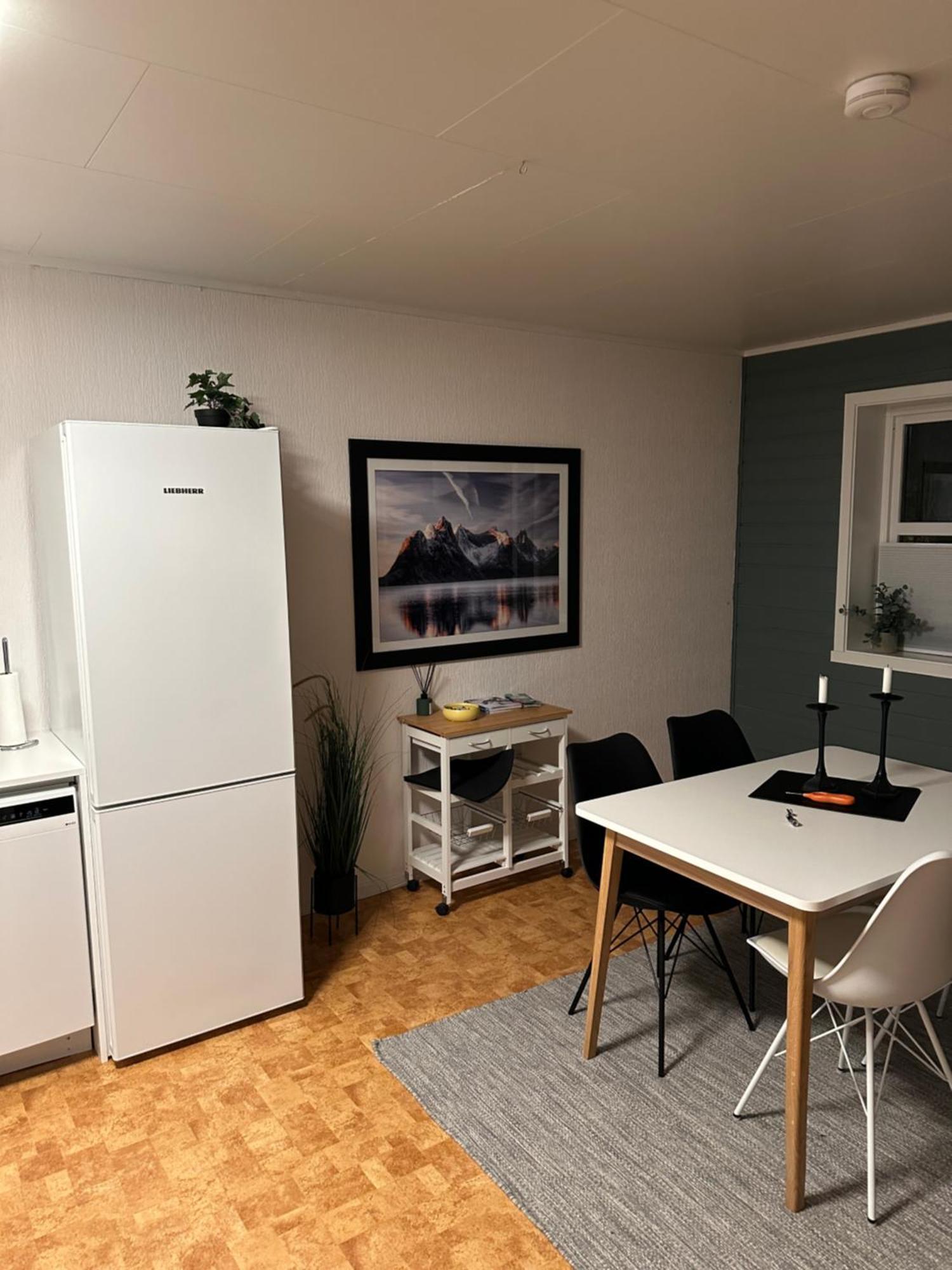 Leilighet I Rolig Gate Med Utsikt Og Gratis Parkering Tromsø Exteriör bild